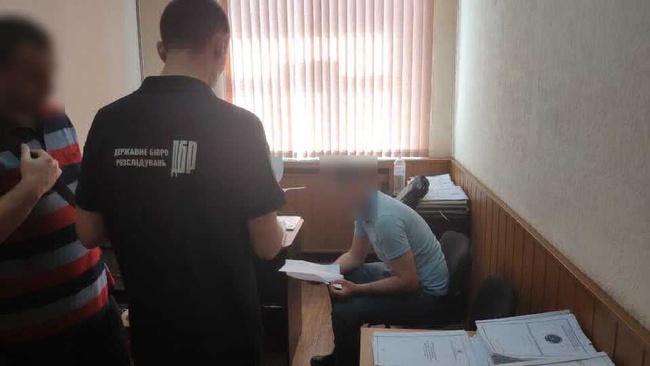 Одеська прокуратура підозрює двох патрульних у побитті молодика