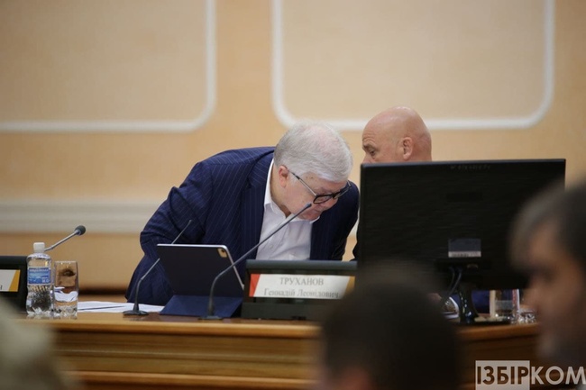 Кисень розбрату,  "регламентна" хвороба і дискусія про Ройтбурда:  чим займалися на X сесії Одеської міської ради VІIІ скликання