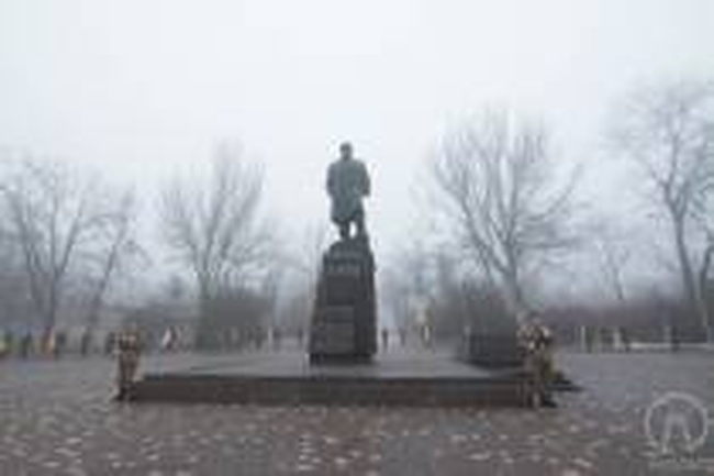 Руководство области и города, представители общественности Одессы возложили цветы к памятнику Т.Шевченко