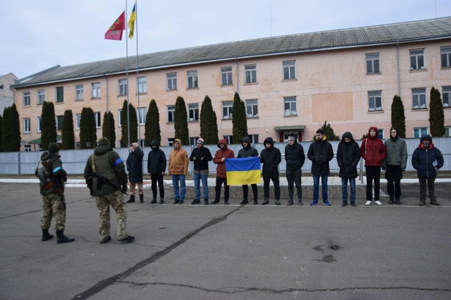 Чортова дюжина: на кордоні з Молдовою затримали 13 втікачів від служби