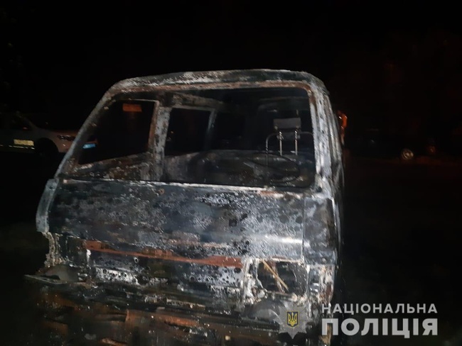 Мешканцю Одеської області спалили одразу три авто