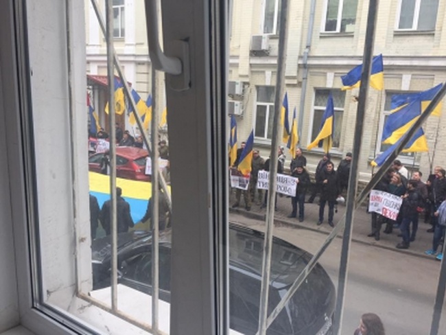 В Киеве пикетировали суд в поддержку главы фонда «На благо Одессы» 