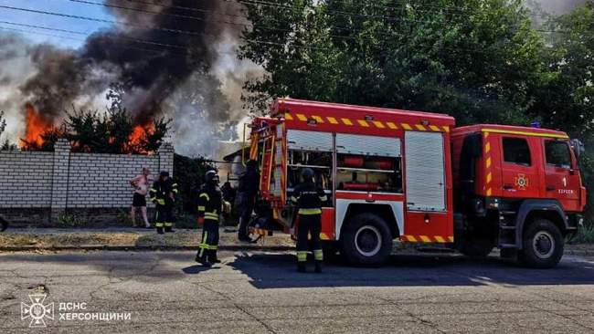 Наслідки обстрілу. Фото: ДСНС України в Херсонській області