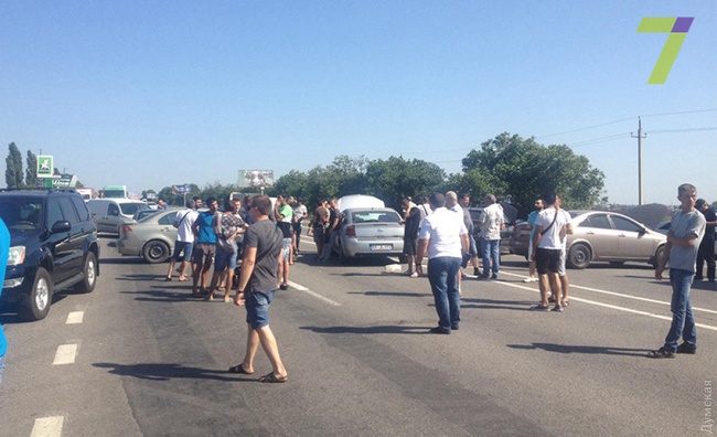 Бизнесмены перекрыли часть Овидиопольского шоссе