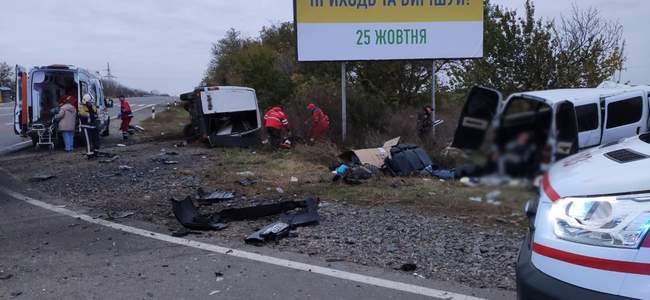 Одна людина загинула та п'ять в лікарні: в Одеській області зіштовхнулися автобуси