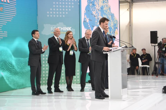 Премьер-министр обещает мобильный интернет по всей территории Украины