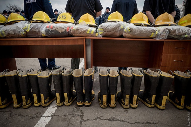 Одесские спасатели получили экипировку от канадского фонда