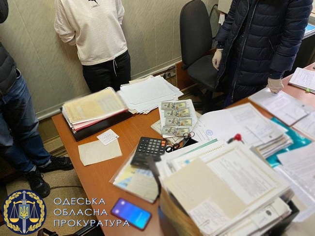 Справу реєстраторки з одеського комунального підприємства скерували до суду