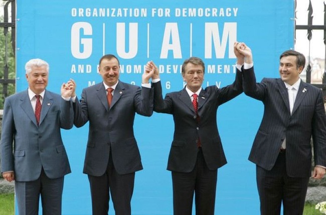 Президенти країн ГУАМ після підписання Київської декларації. Фото: adastra.org.ua