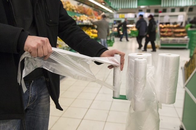 Кабмін затвердив роздрібні ціни на пластикові пакети