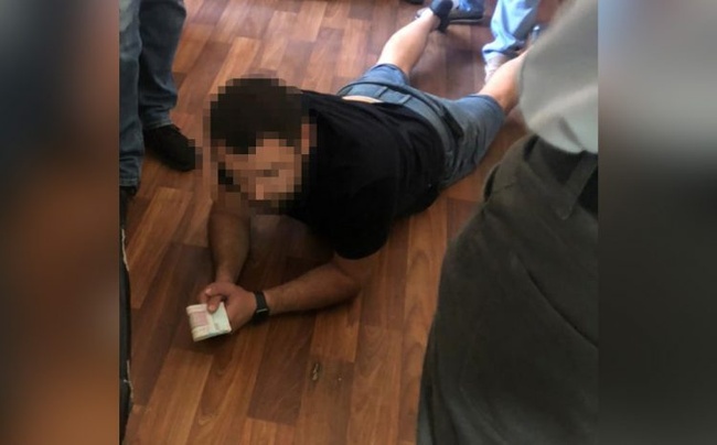 Столичні поліцейські затримали одеського судового експерта за підозрою у хабарництві