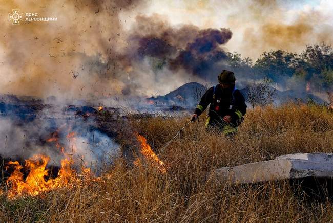 Наслідки обстрілу. Фото: ДСНС України в Херсонській області