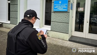 Поліція назвала хуліганством активістську бійку зі стріляниною біля бібліотеки в Одесі