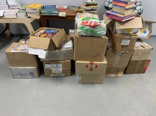 Бібліотечні куточки в укриттях: Херсонщина отримала 1700 книжок