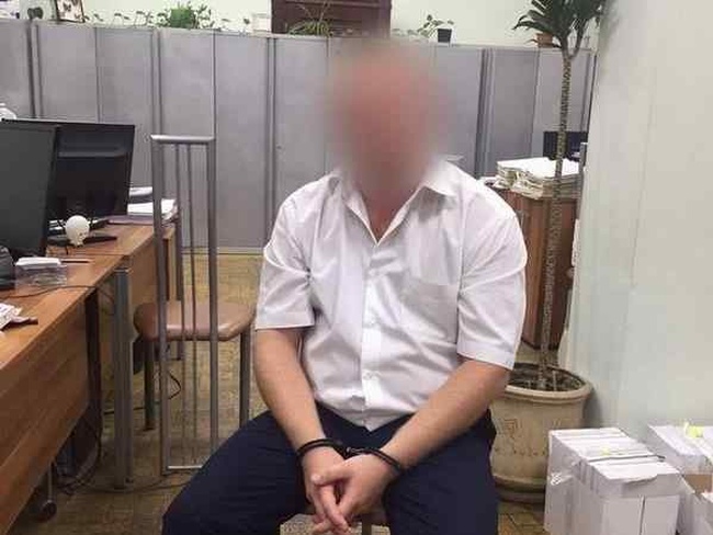 Одесский суд освободил прокурора из Черноморска, обвиняемого в вымогательстве пяти тысяч долларов