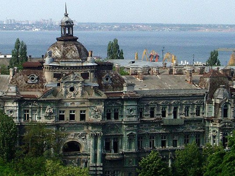 Реставрация дома Руссова: фирма депутата облсовета скрыла наличие налогового долга