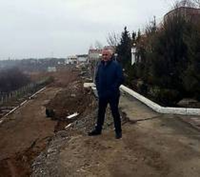 Нардеп посетил провал на улице Морская в Ильичевске