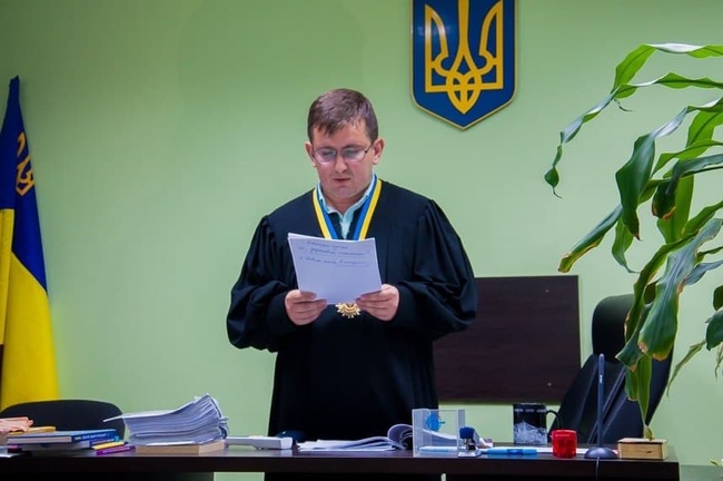 Одеський суддя поскаржився на оголені фото та вимоги з боку малознайомої сталкерші