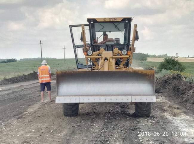 У Роздільнянському районі почали в борг ремонтувати проблемну дорогу