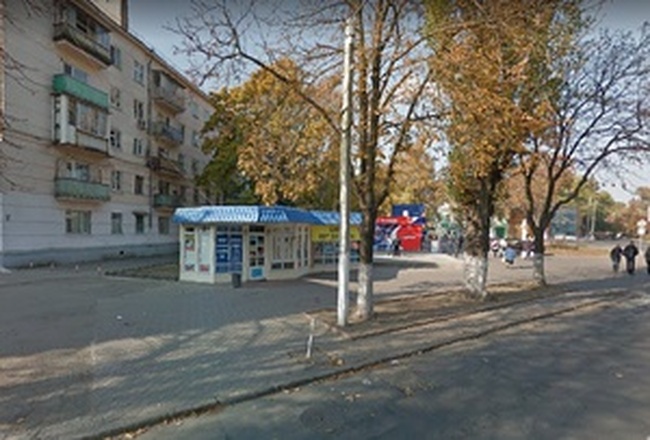 На Молдаванке в очередной раз отводят землю под бывшим МАФом - прямо на тротуаре