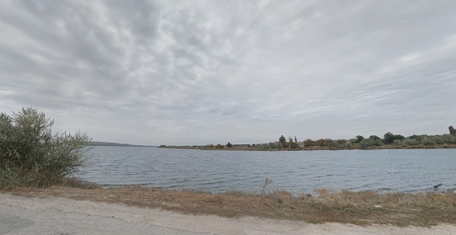 Фото: google.mapsОзеро, на березі якого, розташована та сама ділянка.