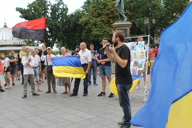 Одесситы вышли на акцию "Свободу пленным"
