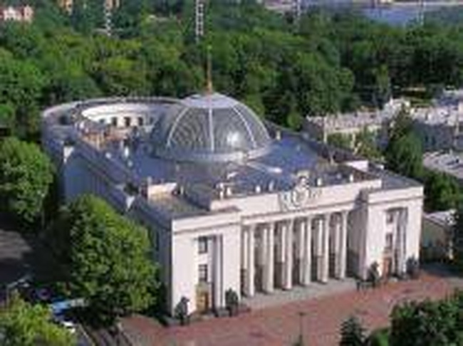 Комитет Верховной Рады Украины, в который входит три одессита, рекомендовал сессии парламента рассмотреть поправки к Конституции страны
