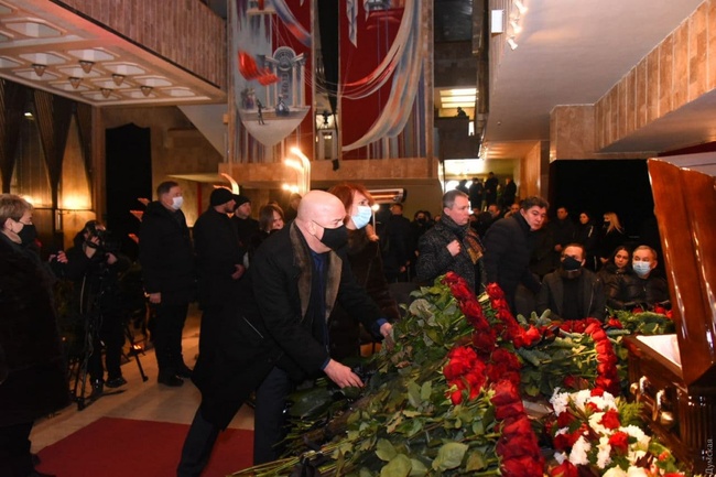 Одесский мэр съездил на похороны харьковского коллеги (обновлено)