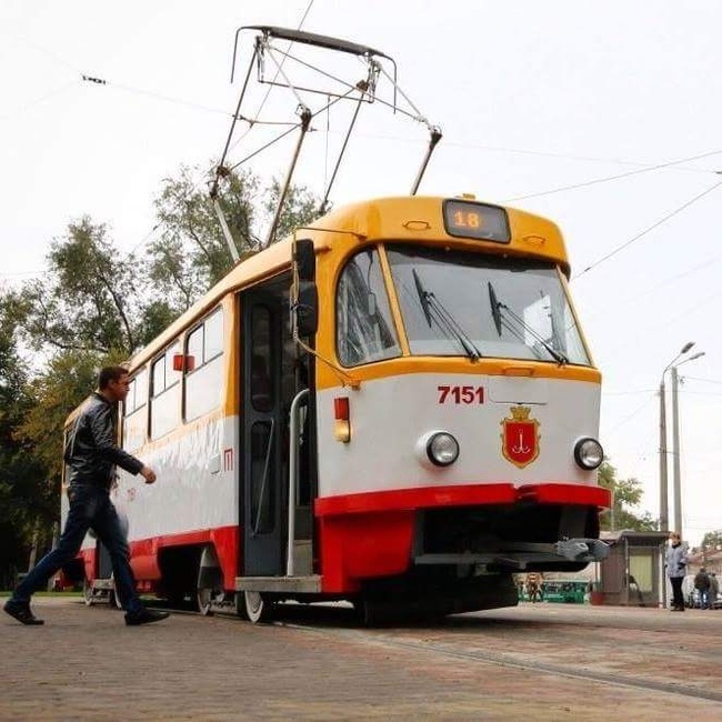 В Одессе временно приостанавливали движение двух трамваев из-за наезда на ребенка