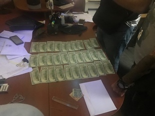 Одесского полицейского подозревают в получении крупной взятки