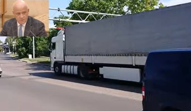 Одеський мер поскаржився на водіїв, які ігнорують обмеження руху Івановським мостом