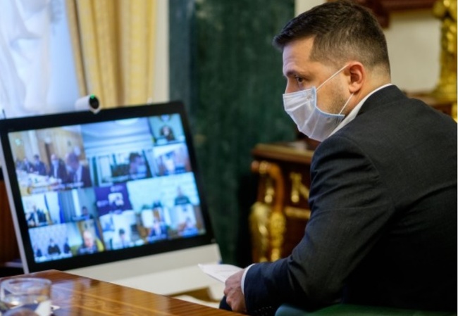 Зеленський підписав закон про штрафи за відсутність маски
