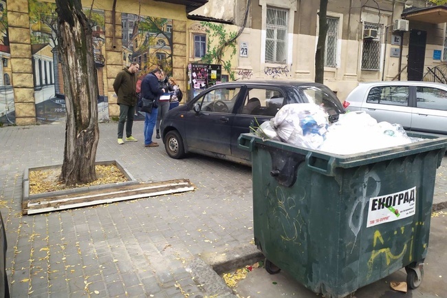 В Одесі не змогли розірвати угоду зі сміттєвивозною компанією
