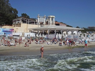 Аркадийские пляжи обходятся бизнесменам дешевле лузановских из-за медлительности чиновников