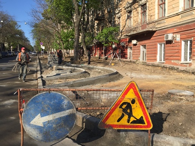 Фирме экс-депутата намерены заплатить за ремонт пяти тысяч квадратных метров дорог в Одессе
