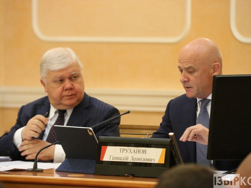 Битва за сміття, "Альтаїр" без школи та "дуель" Труханов - Гіганов: як проходила сьома сесія Одеської міської ради VІIІ скликання