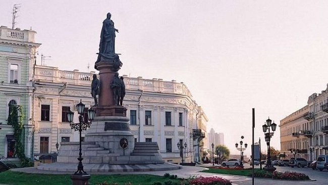 Охорону для пам'ятника «Засновникам міста» знову оберуть без аукціону
