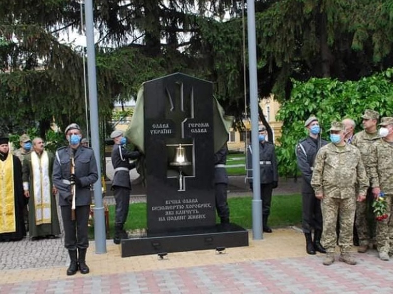 У військовому містечку в Одесі відкрили пам'ятник загиблим АТОвцям