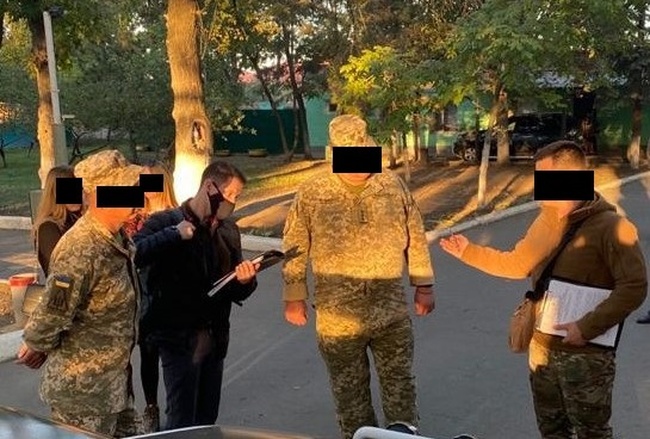 На Одещині військових підозрюють у хабарництві