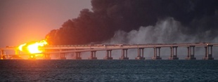 У Криму двічі за ранок перекривали рух Керченським мостом