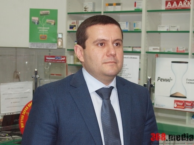 Три зарплаты и "заначка" в четверть миллиона: ответственный за маски в одесских аптеках отчитался о доходах
