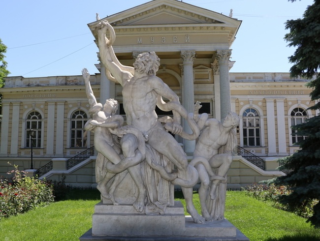 В Одессе восстановили скульптуру Лаокоона и "тень Пушкина"