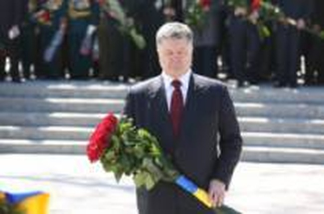 Президент Украины возложил цветы к памятнику «Неизвестному матросу» в Одессе