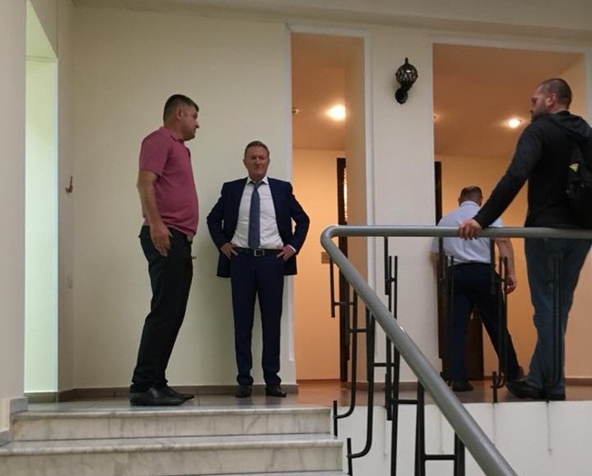 Уволенный ректор Одесского медуниверситета прорвался в свой бывший кабинет