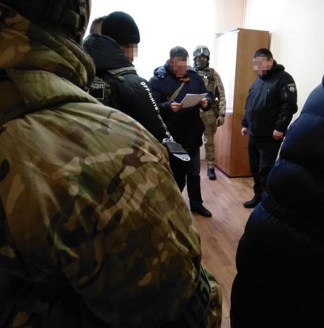 Одесский полицейский обложил торговцев данью и обещал «отмазать» призывника от армии, - СБУ