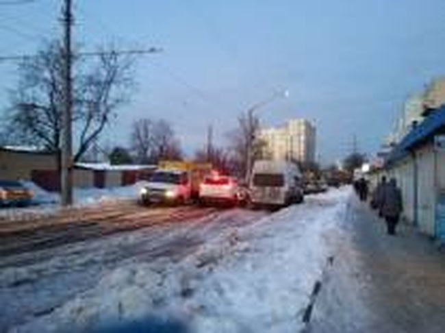 В Одессе не расчищенные снежные заносы внесли свои коррективы в маршруты общественного транспорта