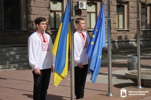 Підняли прапори України та Євросоюзу: у Миколаєві відзначили День Європи