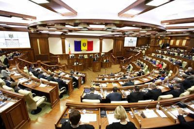 В Молдове впервые за 15 лет президента будет напрямую выбирать народ