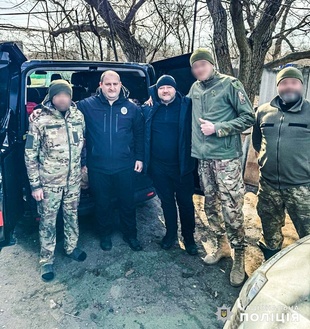 Миколаївські поліцейські передали бригаді "Лють" допомогу