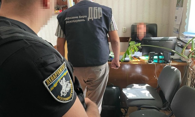 Поліцейського з Одещини підозрюють в отриманні хабаря за «вирішення питань»